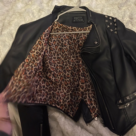 Small cropped studded leather jacket - Picture 3 of 3